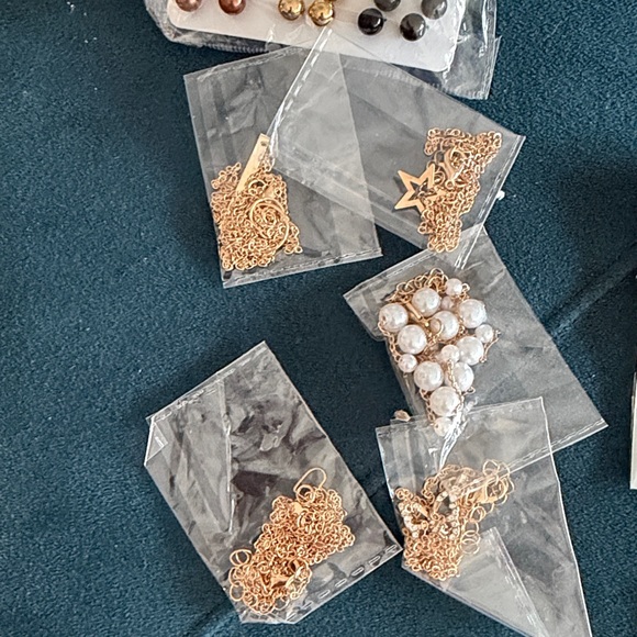 Over 50 pieces Assorted Gold and Silver Jewelry Set - Picture 3 of 5